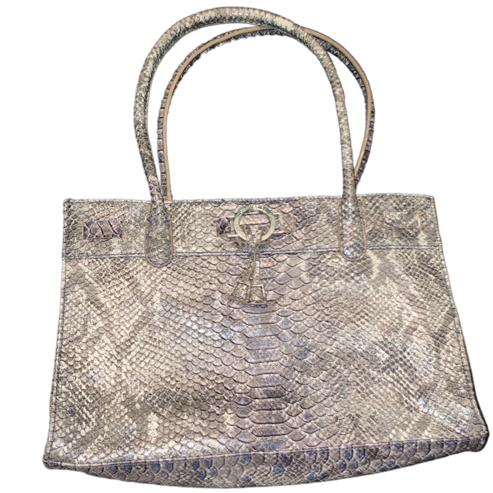 CL America faux leather “Snake skin” purse with coin purse included.